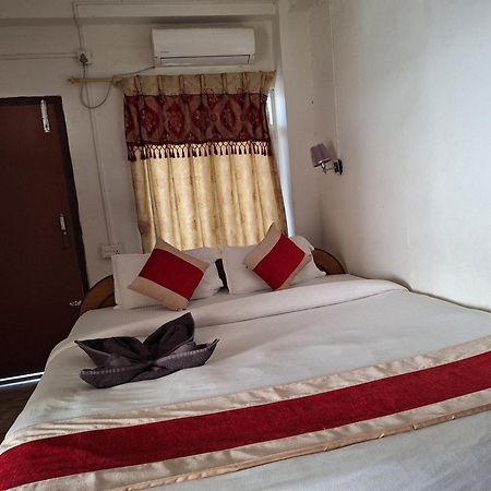 Hotel Shiva'S Dream Sauraha Exterior foto