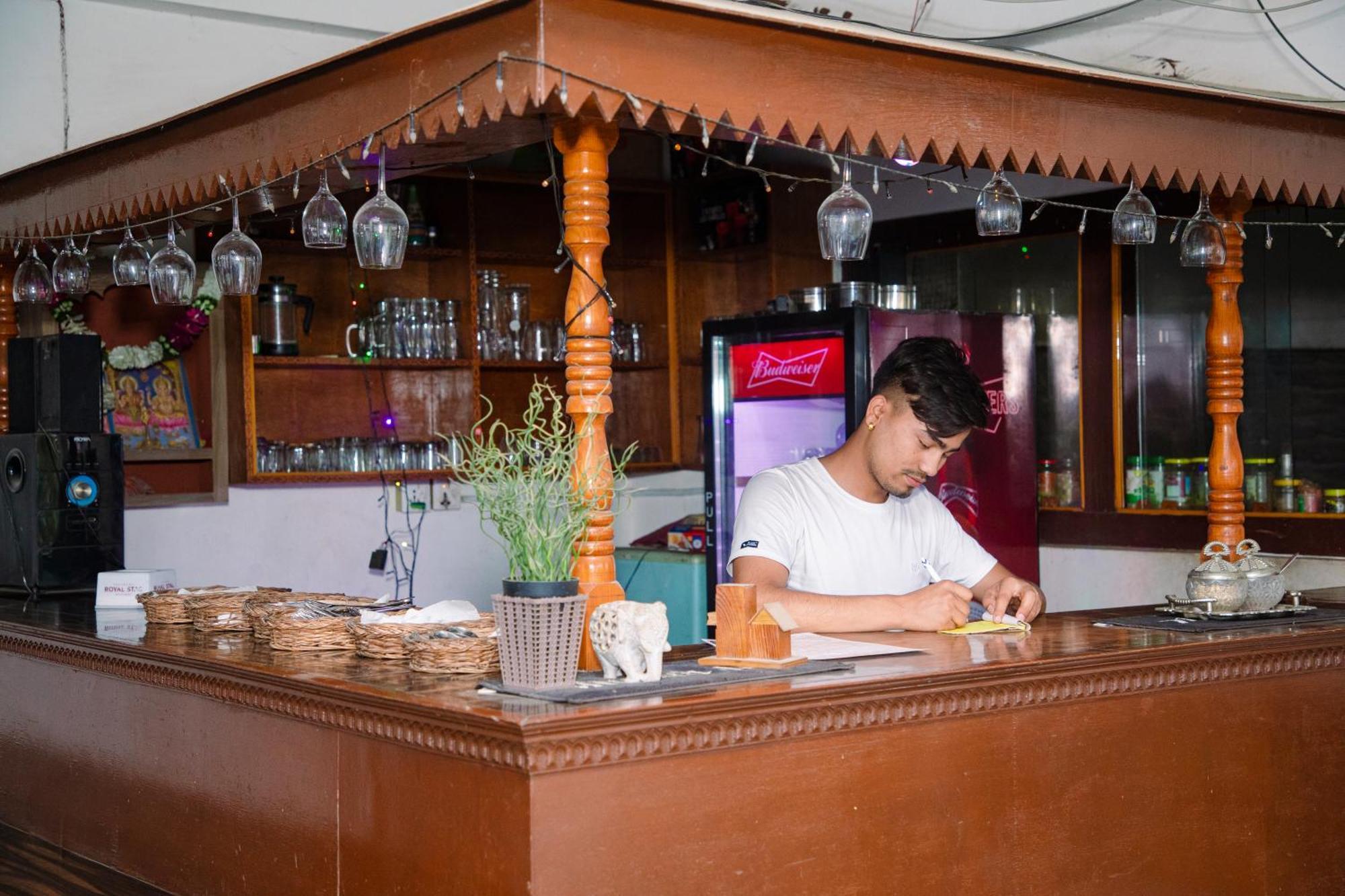 Hotel Shiva'S Dream Sauraha Exterior foto