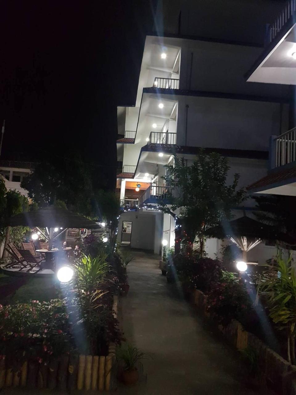Hotel Shiva'S Dream Sauraha Exterior foto